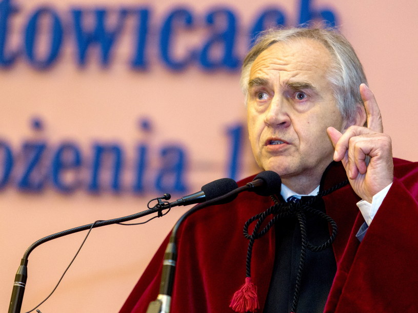 Minister Zembala w trakcie obchodów 40-lecia wydziału lekarskiego Śląskiego Uniwersytetu Medycznego w Katowicach /Andrzej Grygiel /PAP