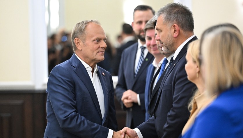 Minister Żurek i premier na celowniku wandali. Policja ujęła sprawcę