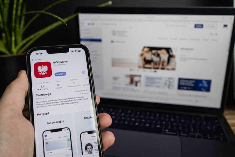Ministerstwo Cyfryzacji kończy z e-pułapką na podatników w mObywatelu /Shutterstock