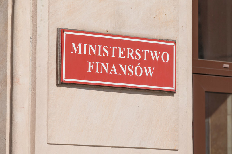 Ministerstwo Finansów ostrzega przed działalnością spółki pod nazwą "Krajowy Fundusz Gwarancyjny Spółka Akcyjna z siedzibą w Warszawie" / Arkadiusz Ziolek /East News