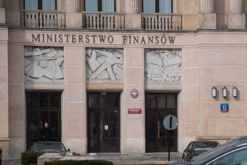 Ministerstwo Finansów prowadzi analizy dotyczące przyszłości podatku minimalnego / Wojciech Stróżyk  /Reporter