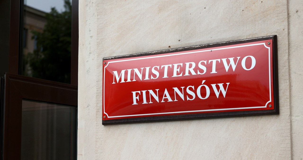 Ministerstwo Finansów szacuje, że deficyt budżetu państwa po czerwcu wyniósł 69 mld 905,9 mln zł /Michał Żebrowski /East News