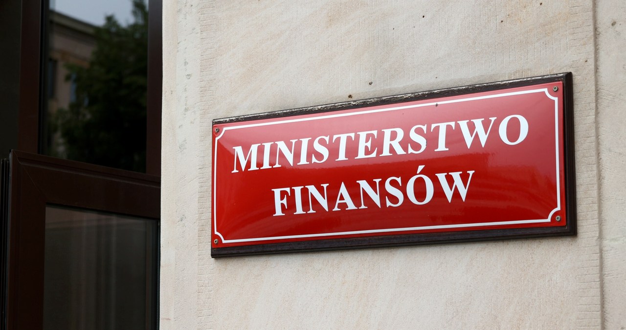 Ministerstwo Finansów szuka pieniędzy. Banki przygotują obligacje w dolarach /Michał Żebrowski /East News