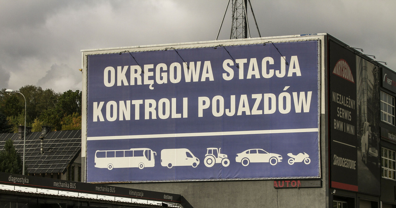 Ministerstwo Infrastruktury rozważa zmianę stawek za badania techniczne pojazdów. Przedstawiciele SKP mówią o kwocie 200 zł netto czyli 246 zł brutto. /Artur Szczepanski/REPORTER /East News