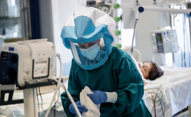 Ministerstwo koryguje dane. Mamy ponad 17 tysięcy nowych zakażeń