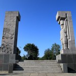 Ministerstwo o "szubienicach": Przeanalizujemy usunięcie pomnika bez zgody miasta
