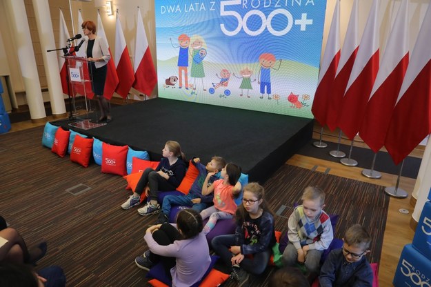 Ministerstwo rodziny zapewnia: Nie będzie zmian w programie "Rodzina 500 plus" /	Tomasz Gzell   /PAP