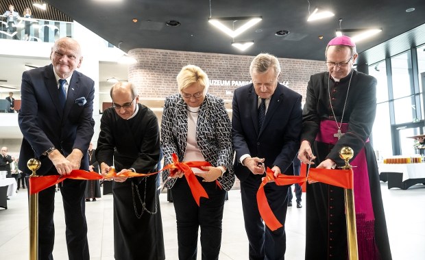 Ministerstwo żąda zwrotu od fundacji ojca Rydzyka. Chodzi o gigantyczną kwotę