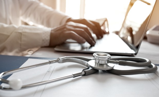 Ministerstwo Zdrowia kupuje sprzęt komputerowy dla placówek POZ