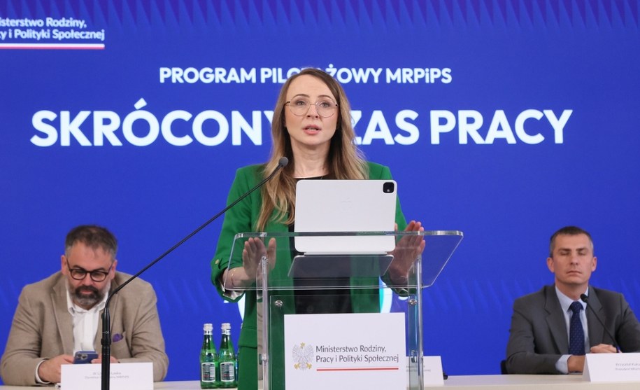 Ministra Agnieszka Dziemianowicz-Bąk podczas spotkania „Skrócony czas pracy – to się dzieje!” /Adam Burakowski /East News