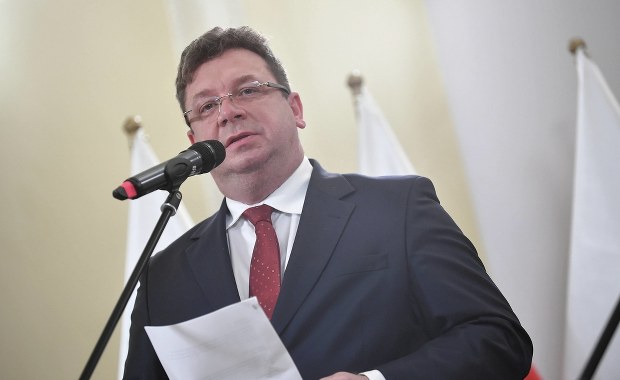 Ministrowie bez tek i przez dwa miesiące – bez obowiązków