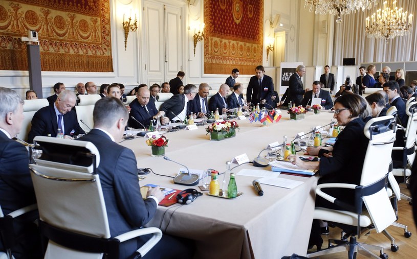 Ministrowie na spotkaniu w Paryżu /PAP/EPA