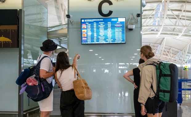 Ministrowie obrony pojechali na wakacje do Dubaju. Fala krytyki