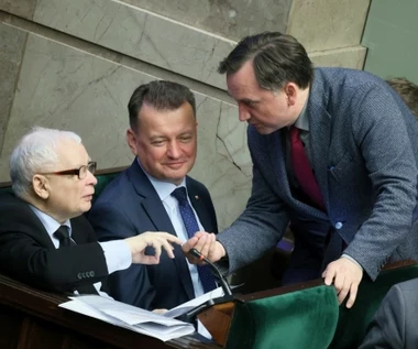 Ministrowie PiS rozdali miliony "na odchodne". Jeden był szczególnie hojny