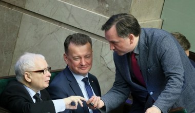 Ministrowie PiS rozdali miliony "na odchodne". Jeden był szczególnie hojny