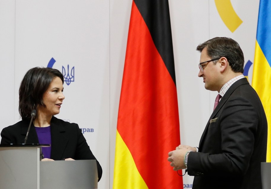 Ministrowie spraw zagranicznych Niemiec i Ukrainy /GLEB GARANICH / POOL /PAP/EPA