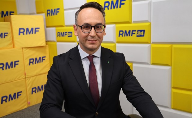 "Ministrowie to nie żubry, żeby trzymać ich pod ochroną". Klimczak o rekonstrukcji rządu