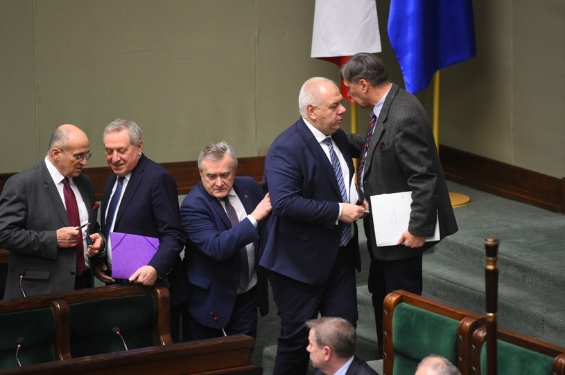 Ministrowie w ławach rządowych. Henryk Kowalczyk drugi z lewej /Zbyszek Kaczmarek /Reporter