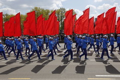 Mińsk: Mimo pandemii zorganizowano defiladę z okazji Dnia Zwycięstwa