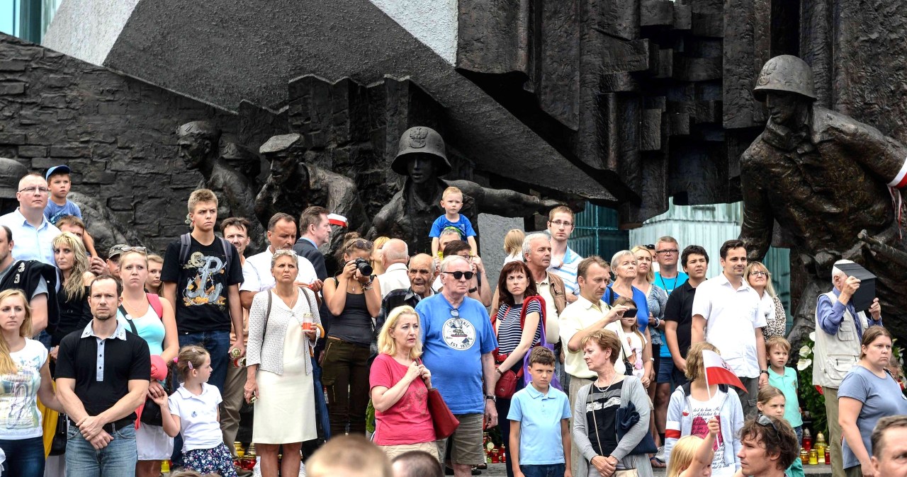 Minuta ciszy przy Pomniku Powstania Warszawskiego