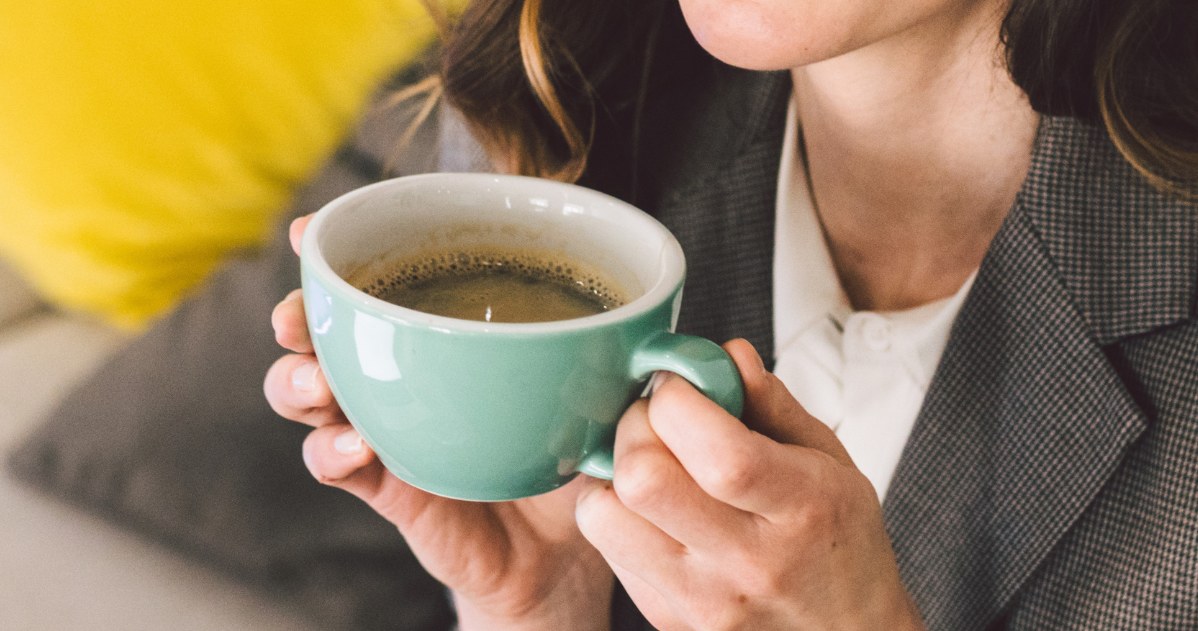 Miodowe chai latte to „kawa”, którą możesz bez obaw wypić wieczorem. /123RF/PICSEL