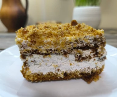 Miodowe ciasto Majeczka. Zdążysz upiec przed imprezą andrzejkową 