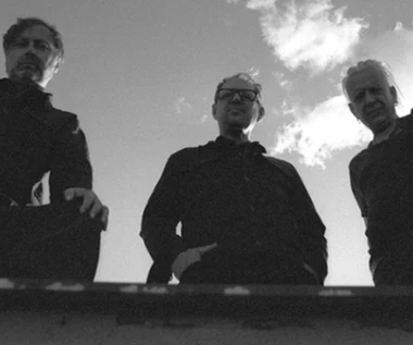 MIP (Make Impossible Possible) "Passing By": "Wiedzą, jak zaskakiwać" [RECENZJA]