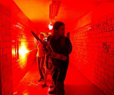 Mireille Enos i Brad Pitt w filmie "World War Z"