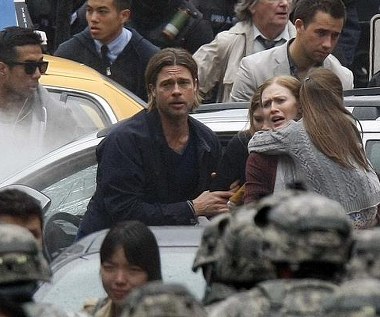 Mireille Enos i Brad Pitt w filmie "World War Z"