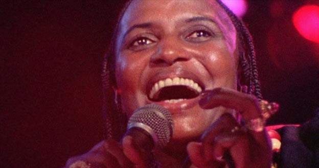 Miriam Makeba podczas jednego ze scenicznych występów. /materiały prasowe