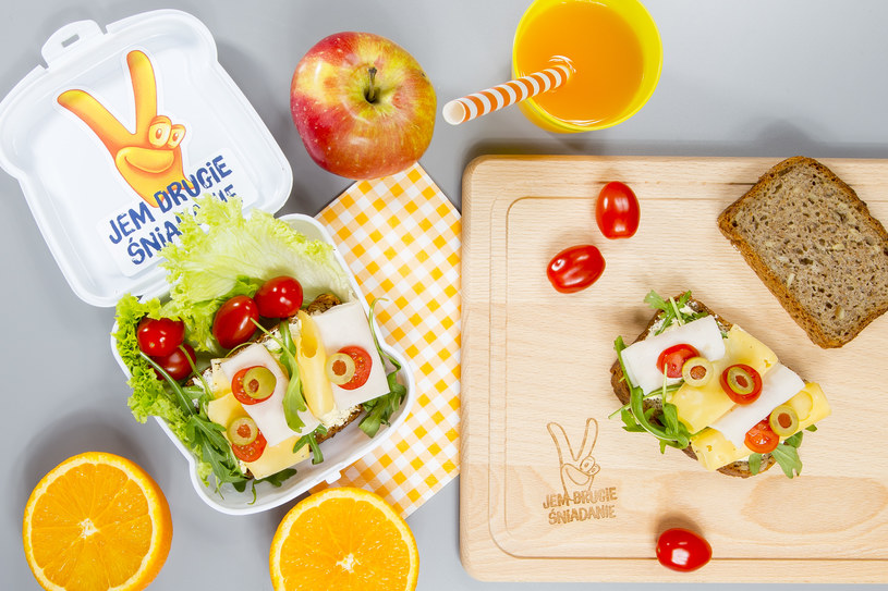 Misją kampanii "Jem drugie śniadanie" jest propagowanie idei noszenia ze sobą pudełka ze zdrową kanapką /materiały prasowe
