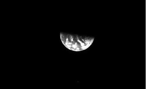 La misión Moon Sniper continúa.  La sonda tomó las primeras fotografías.  