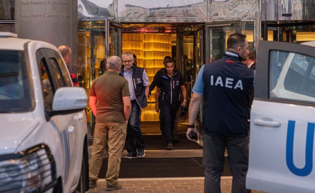 Misja MAEA zmierza do okupowanej Zaporoskiej Elektrowni Jądrowej [ZAPIS RELACJI]