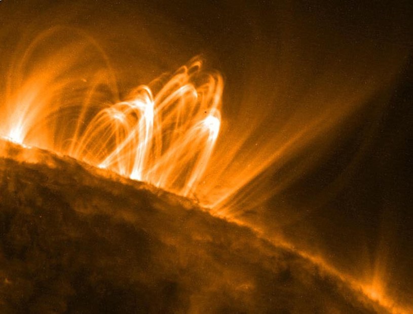 Misja Solar Orbiter pomoże naukowcom zrozumieć zachodzące na Słońcu procesy. /AFP