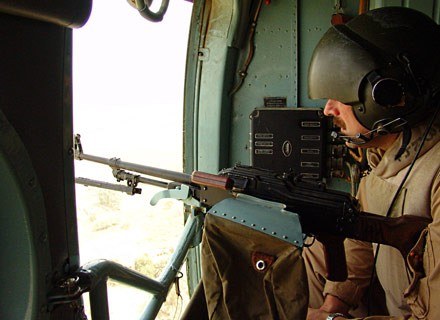 Misja w Iraku to już historia. Nz Mi-8 podczas jednego z ostatnich lotów patrolowych/fot. M Ogdowski /