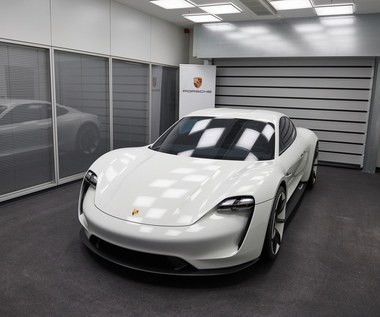 Mission E: pierwszy całkowicie elektryczny sportowy samochód Porsche nazywa się Taycan