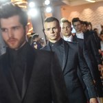 Mister Polski w roli modela na krakowskim pokazie mody