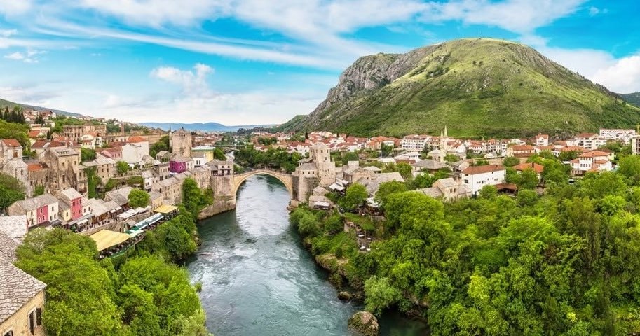 Місто Мостар, розташоване на півдні Боснії та Герцеговини, воно розкинулося на берегах річки Неретва /Domena publiczna