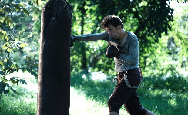 "Mistrz". Jest pierwszy plakat filmu o pięściarzu z KL Auschwitz