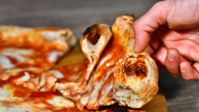 Mistrz pizzy zdradza sekrety idealnego ciasta. Podaje 4 składniki