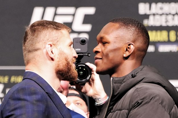 Mistrz świata UFC w wadze półciężkiej Jan Błachowicz oraz pochodzący z Nigerii Israel Adesanya /Maciej Cholewiński /PAP