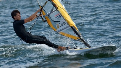 Mistrz świata w windsurfingu namawia dzieci do jeżdżenia na rowerze
