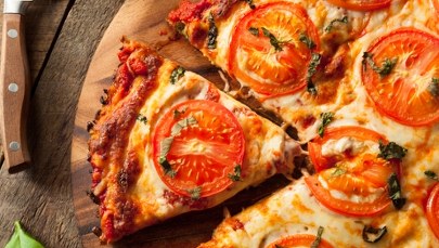 Mistrz zdradza przepis na ciasto idealnej pizzy jak z włoskiej pizzerii