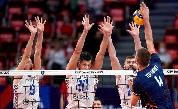 Mistrzostwa Europy siatkarzy - broniąca tytułu Serbia pierwszym półfinalistą