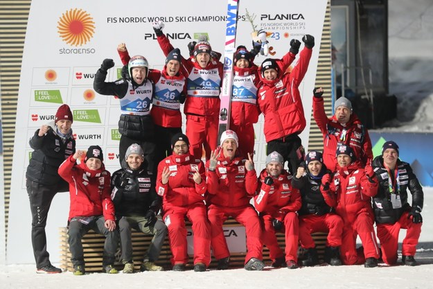 Mistrzostwa świata w narciarstwie klasycznym Planica 2023. Wspólne zdjęcie członków reprezentacji Polski /Grzegorz Momot /PAP