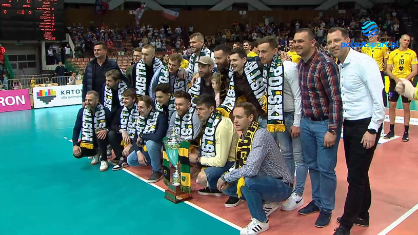Mistrzowie Polski w hokeju uhonorowani podczas meczu siatkarskiego GKS-u Katowice. WIDEO (Polsat Sport)