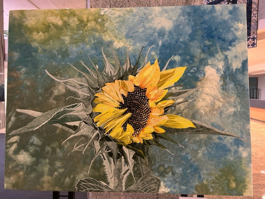 Mistrzowie przy pomocy maszyny do szycia są w stanie wykreować z nich coś, co wygląda jak namalowany obraz. /Aneta Łuczkowska, RMF FM /RMF FM - reporter