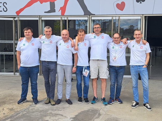 Mistrzowie świata Open. Od lewej: Kamil Nowak, Wojciech Strzemecki, Przemysław Janiszewski, Wojciech Gaweł, Krzysztof Buras, Marek Pietraszek (selekcjoner) i Rafał Jagniewski /Pzbs.pl /Materiały prasowe