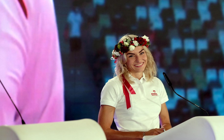 Mistrzyni olimpijska w biegu 4x400 metrów sztafet mieszanych  Justyna Święty-Ersetic podczas konferencji prasowej /Hanna Bardo /PAP