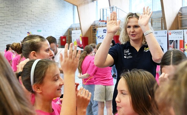 "Mistrzynie w szkołach". Niezwykła lekcja wf w Warszawie